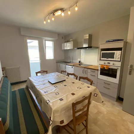 Holiday home Maison De 5 A Avec Jardinet Et Garage, Proche Centre, 10 Couchages, Wifi - Fr-1-349-152